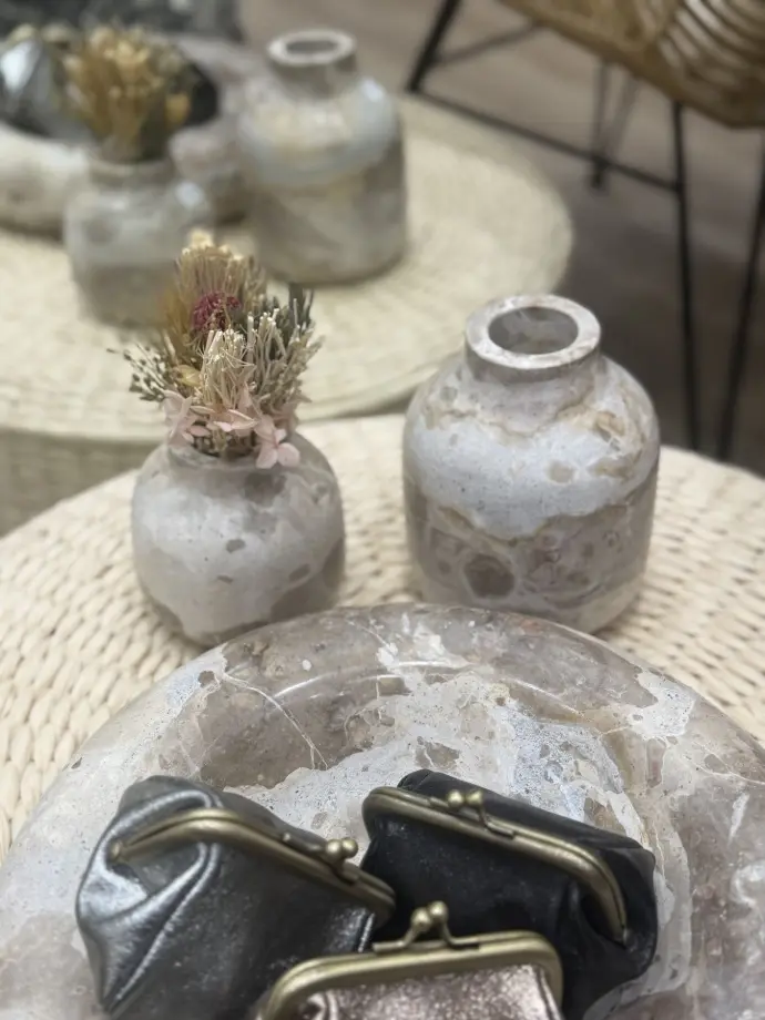 Vase bouteille marbre beige
